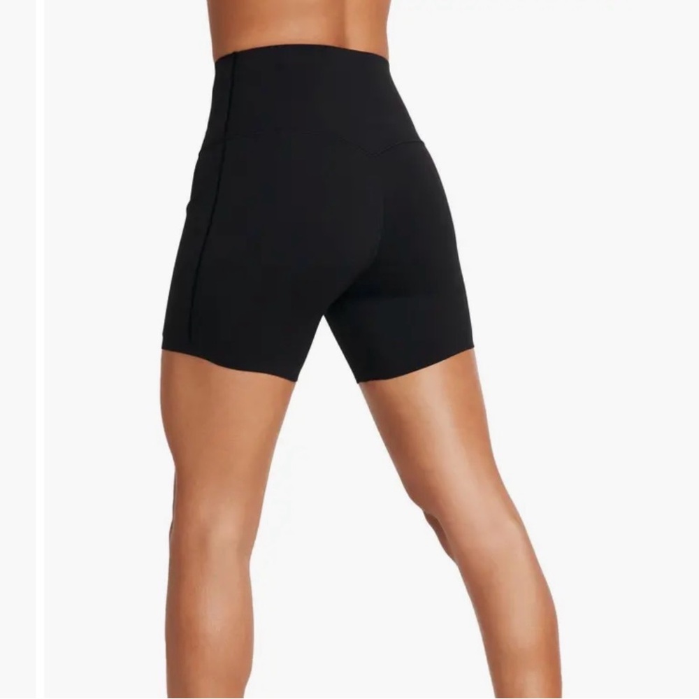 Nike Black Universa Medium Support High-Waisted 5" Bike Shorts with Pockets - Picture 2 of 14